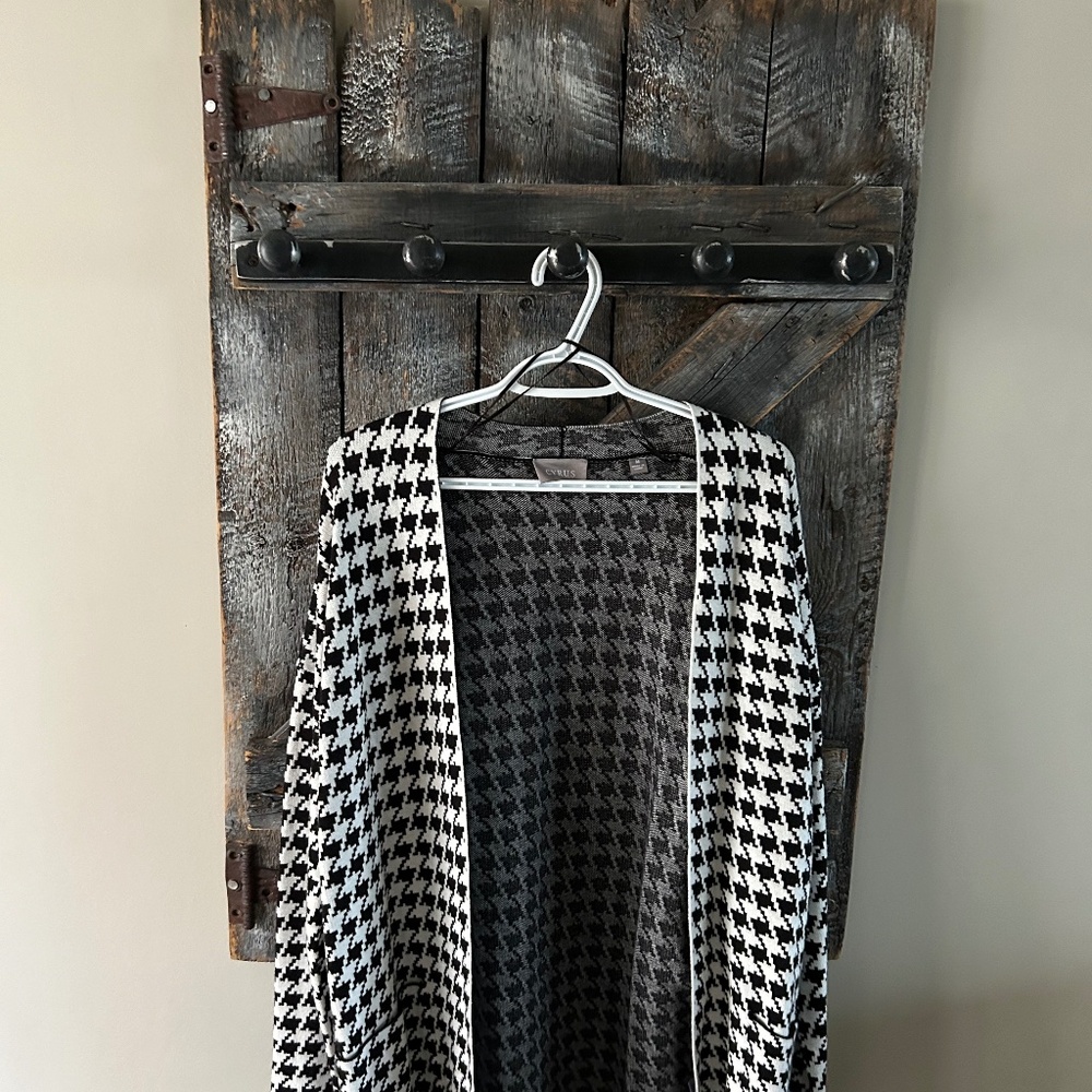 New w/Tags Cyrus Houndstooth Sweater Cardigan - Size Medium